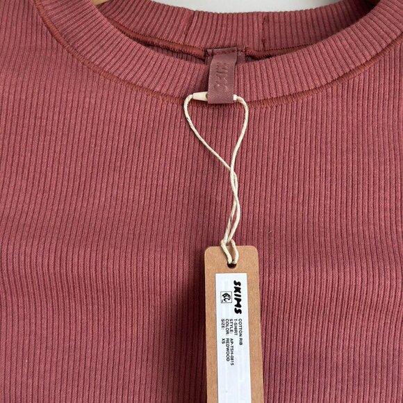 Skims Cotton Rib T-Shirt in Redwood, Size X-Small - Picture 8 of 8